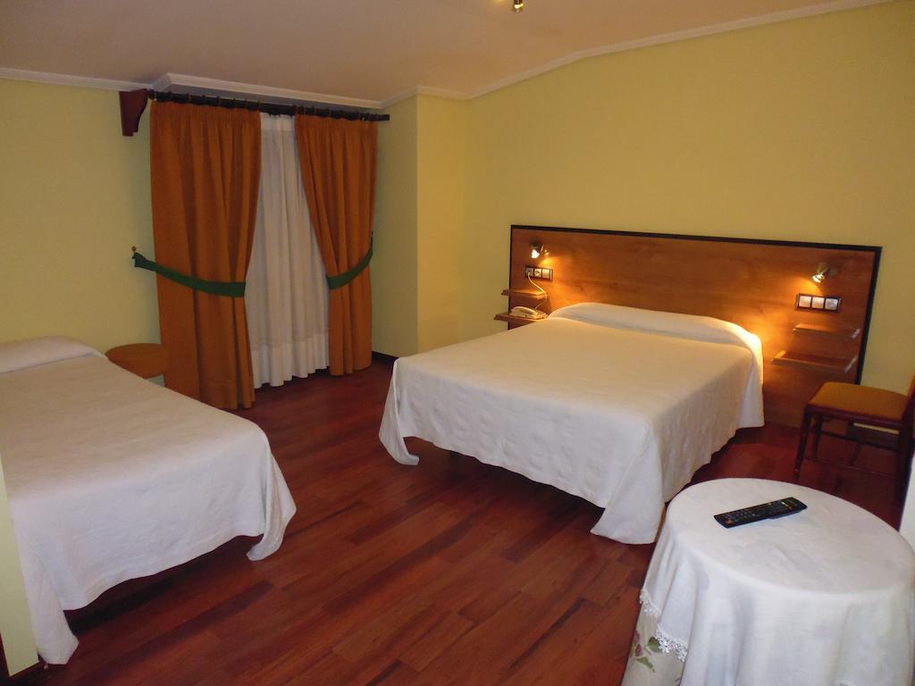 Cruceiro Do Monte Hotel Tui Room photo