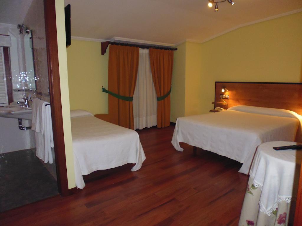 Cruceiro Do Monte Hotel Tui Room photo