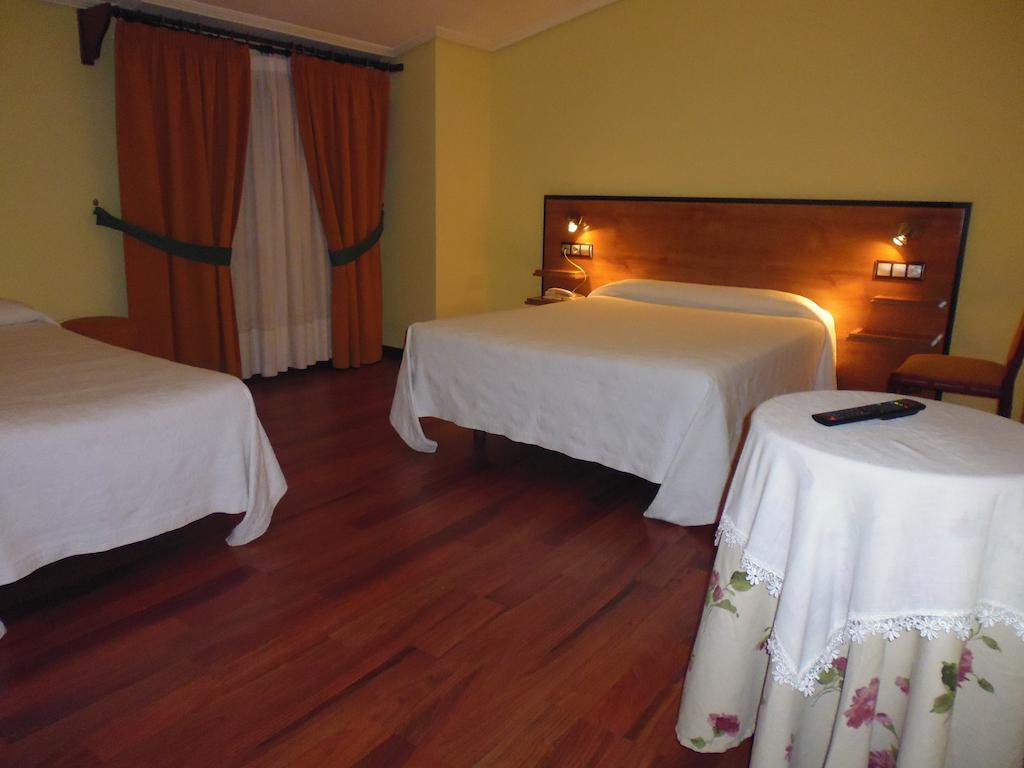 Cruceiro Do Monte Hotel Tui Room photo