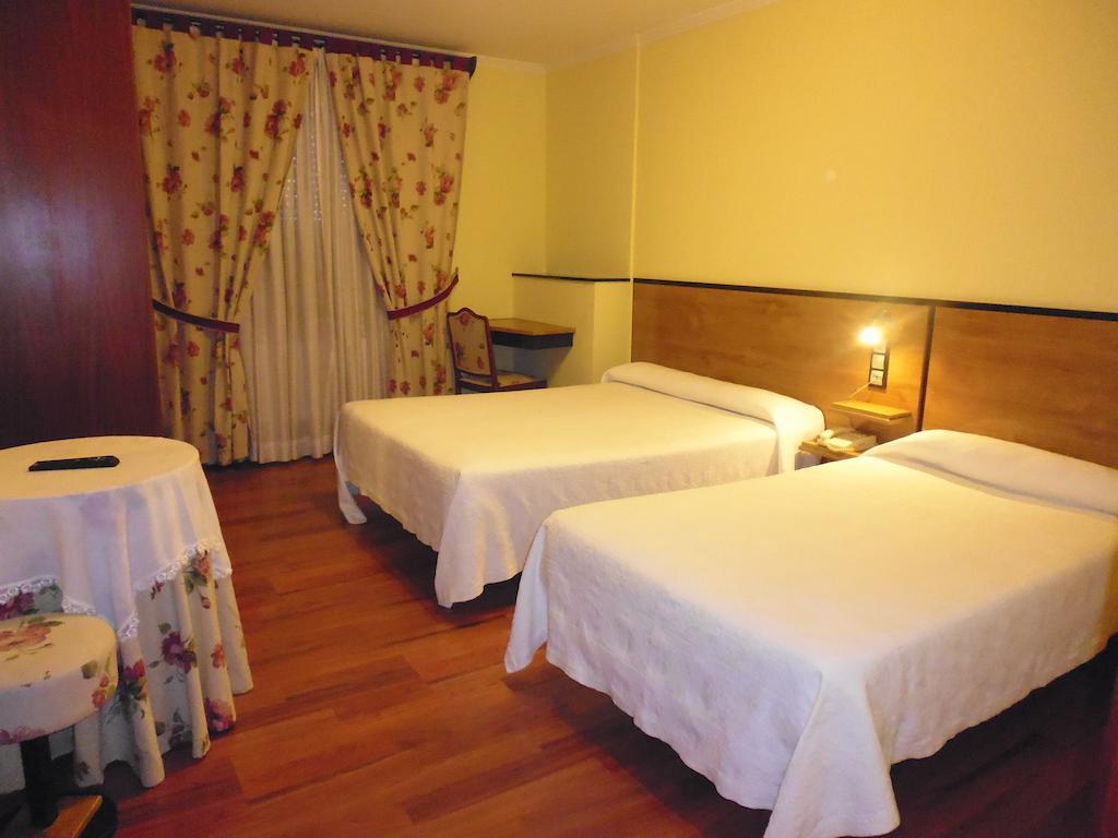 Cruceiro Do Monte Hotel Tui Room photo